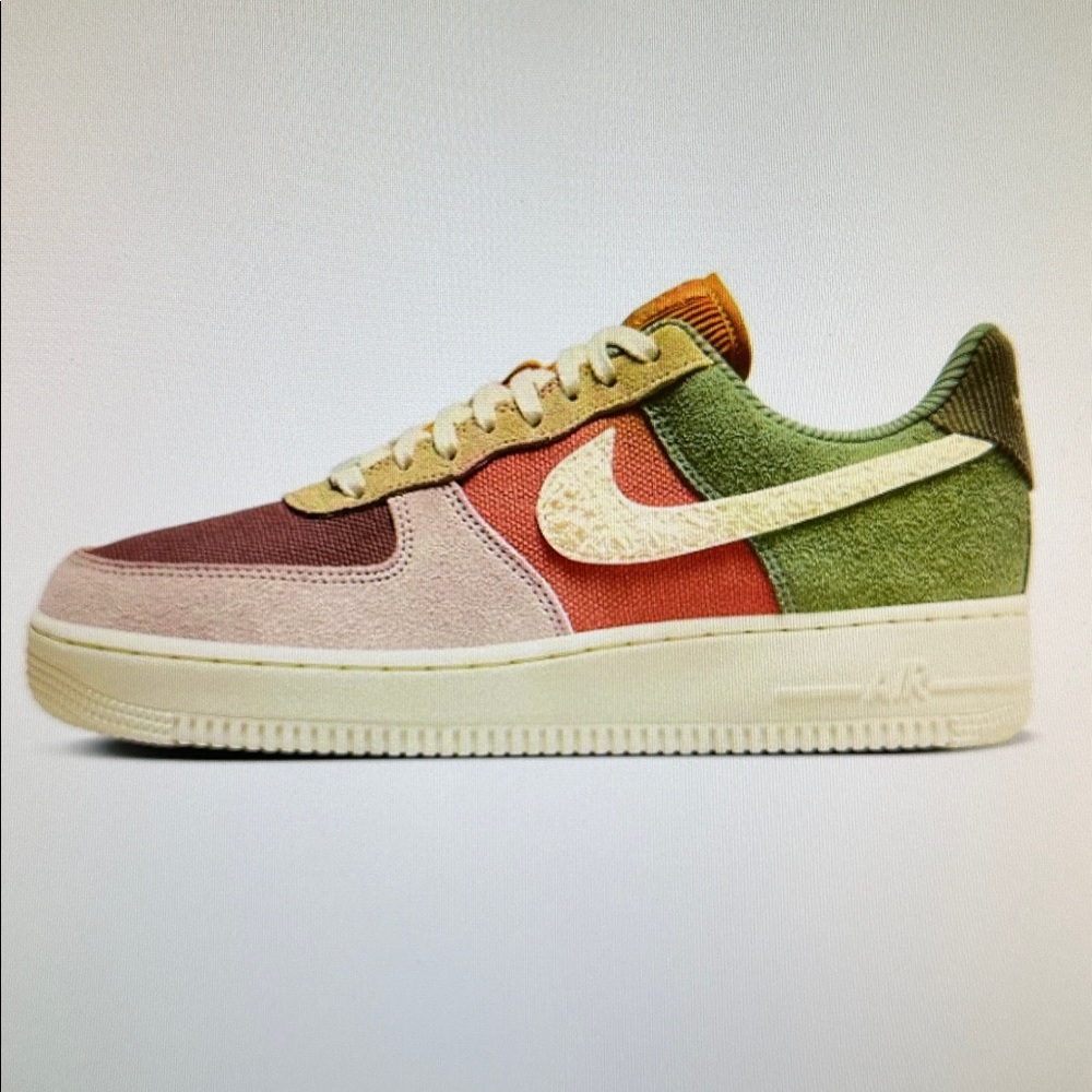 Nike Wonens Air Force 1 ‘07 LX ‘Oil Green Terra Blush